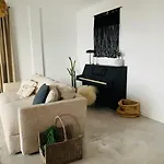 3 Bedroom Ocean Shore Apartman
