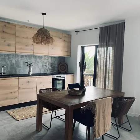 3 Bedroom Ocean Shore Lejlighed